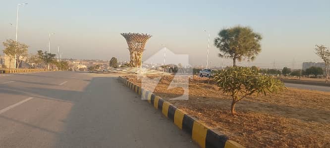 01 Kanal Heighted & Non-Corner Plot for Sale on (Urgent Basis) on (Investor Rate) in Sector B Near Family Park in DHA 05 Islamabad