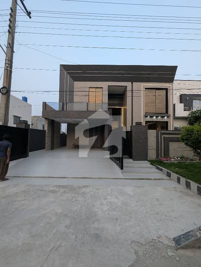 نیسپاک سکیم فیز 3 ڈیفینس روڈ,لاہور میں 6 کمروں کا 1 کنال مکان 6.45 کروڑ میں برائے فروخت۔