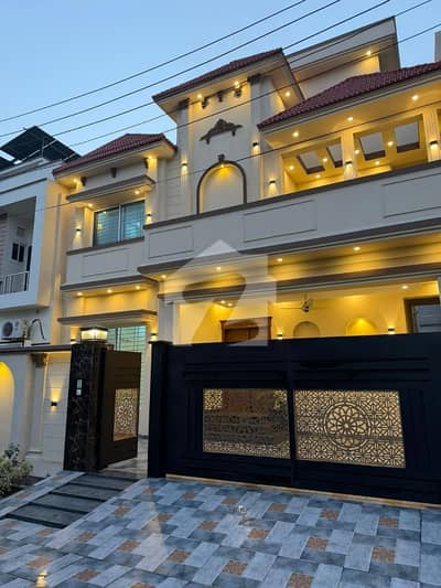A Prime Location 10 Marla House Has Landed On Market In Canal View - Sector 4 Of Gujranwala