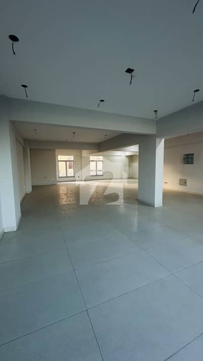 ڈی ایچ اے فیز 5 ڈی ایچ اے ڈیفینس,کراچی میں 9 مرلہ Studio دفتر 2.0 لاکھ میں کرایہ پر دستیاب ہے۔