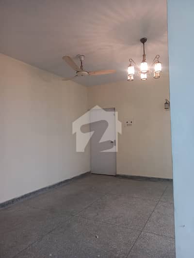 عسکری 2 عسکری,لاہور میں 3 کمروں کا 10 مرلہ فلیٹ 2.35 کروڑ میں برائے فروخت۔