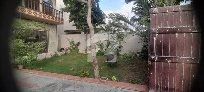 DHA PHASE 6 500 YARDS 4 BEDROOMS MAINTAINED BUNGALOW IS UP FOR URGENT SALE