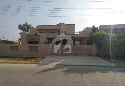 Don'T Miss Out This Beautiful 1 Kanal House For Rent