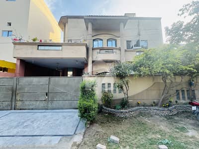 TEN MARLA DOUBLE STOREY HOUSE IN PRIME LOCATION