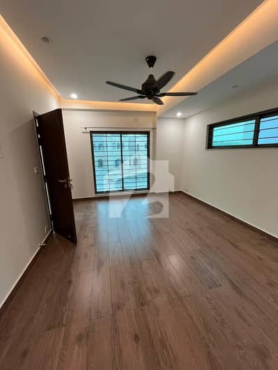 12 MARLA 4 BEDROOM APARTMENT AVAILABLE FOR SALE