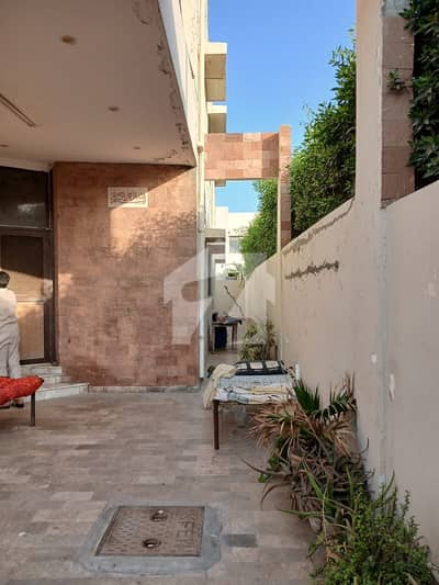 DHA PHASE 8 400 YARDS 5 BEDROOMS INDEPENDENT MARBLE FLOORING BUNGALOW IS UP FOR URGENT SALE