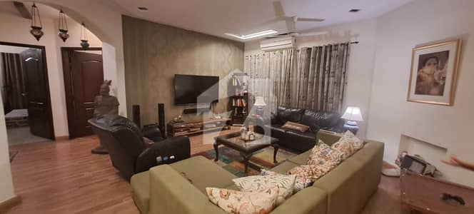 20 Marla 5 Bed House Available For Rent 20 Marla 5 Bed House Available For Rent