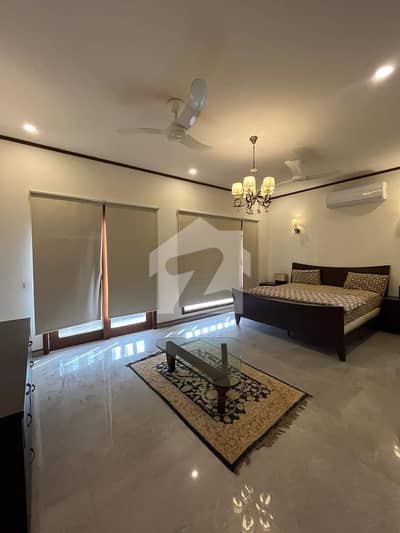 800 Yards Bungalow Available For Rent 6 Bedrooms Luxuious Drawing Dining Lounge