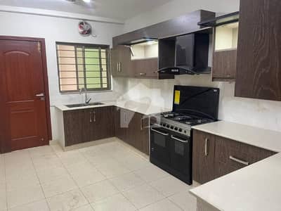 10 MARLA HOT LOCATION 3 BED BRAND NEW LUXURY FLAT AVAILABLE FOR RENT WITH GAS IN ASKARI 11 LAHRE
