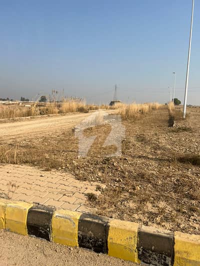 PLOT FOR SALE ON PRIME LOCATION-INVESTOR RATE