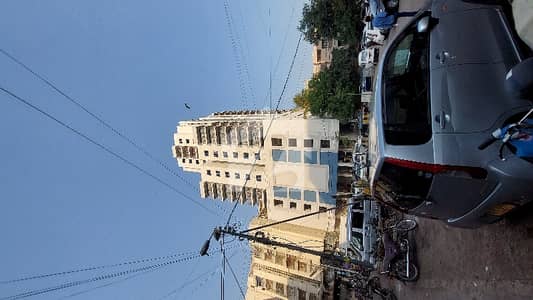 کلفٹن ۔ بلاک 9 کلفٹن,کراچی میں 4 کمروں کا 12 مرلہ فلیٹ 7.75 کروڑ میں برائے فروخت۔