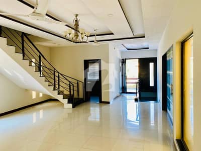 12 Marla Villa 3 Bedrooms Front lawn For Rent in safari villas 3 Bahria Town