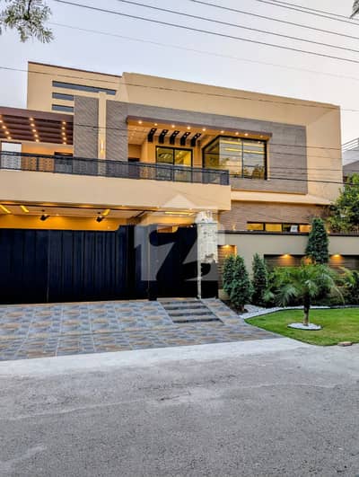 Luxurious 1 Kanal Owner-Built Modern House On 80 Feet Road Wapda Town Lahore