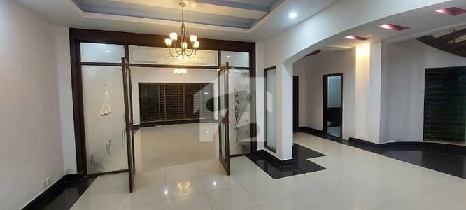 Safari Villas 3 Outclass 11marla Villa 4bed For Rent Prime Most Pracefull Location