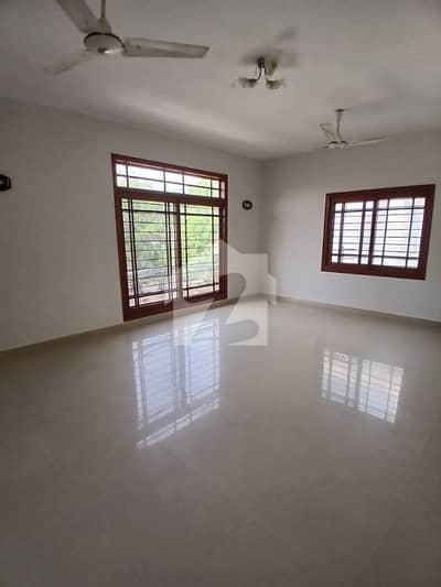 Defence 2000 Yards Bungalow For Rent