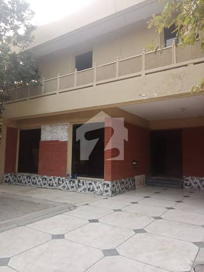ڈی ایچ اے فیز 3 - بلاک ڈبلیو فیز 3,ڈیفنس (ڈی ایچ اے),لاہور میں 8 کمروں کا 2 کنال مکان 13.0 کروڑ میں برائے فروخت۔