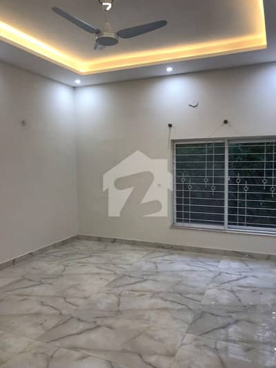 1 Kanal 3 Bedrooms Lower Portion Available On Rent In Sarwar Road Main Cantt