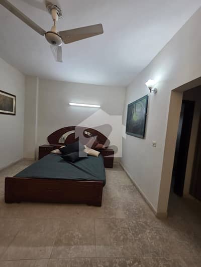 10 MARLA 3 BEDROOMS APARTMENT AVAILABE FOR SALE