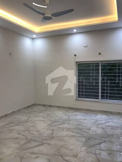 1 Kanal 3 Bedrooms Lower Portion Available On Rent In Sarwar Road Main Cantt