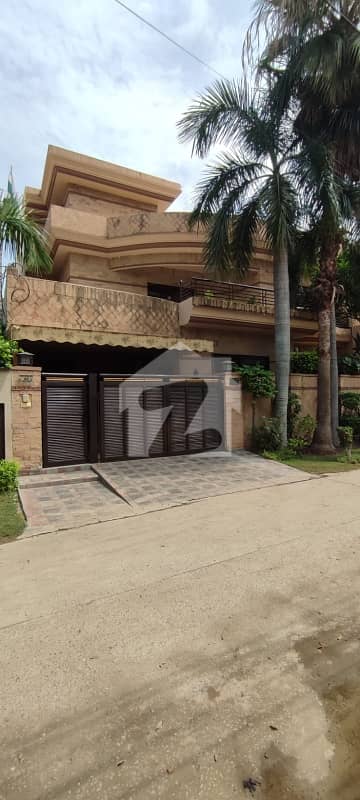10 Marla Solid Well Mentioned House With Soler 0 Bill Beautiful House Hot Location