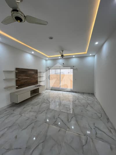 1 Kanal 3 Bedrooms Lower Portion Available On Rent In Sarwar Road Main Cantt