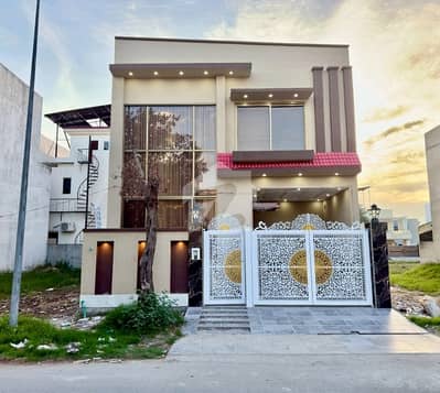 Aesthetic Prime Location House Of 5 Marla For sale Is Available