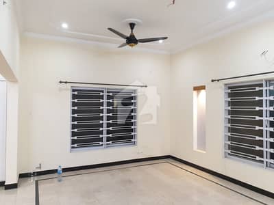 14 Marla Beautiful Upper Portion Available For Rent