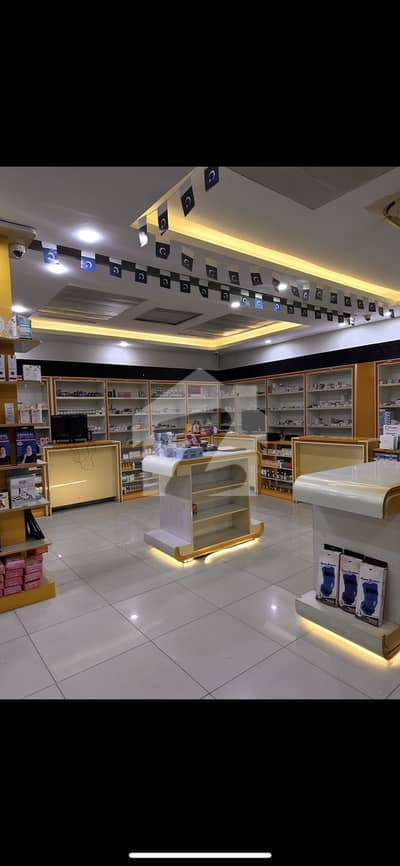 Main Rabmedical Road Showroom Available For Rent Having Wide Front And Length. Best For Any Type Of Commercial Works Like Food, Medical, Car/Byk Showroom, Parlor,