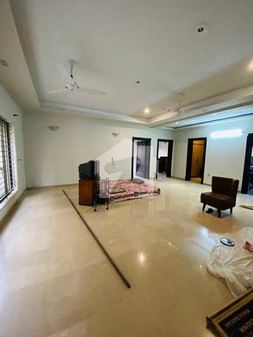1 Kanal Luxury Full House Available On Rent