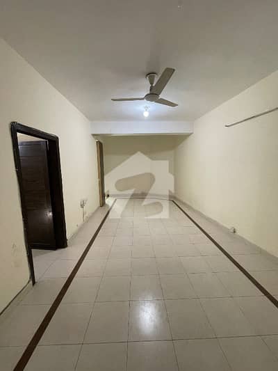 ڈی ۔ 12 اسلام آباد میں 2 کمروں کا 5 مرلہ فلیٹ 1.25 کروڑ میں برائے فروخت۔