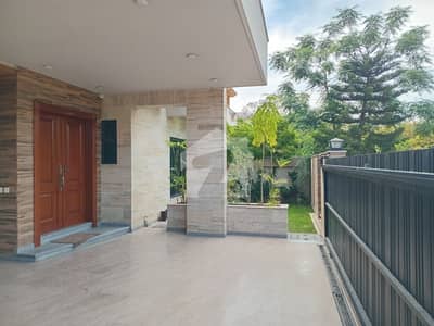 1 Kanal Luxury House Available For Rent