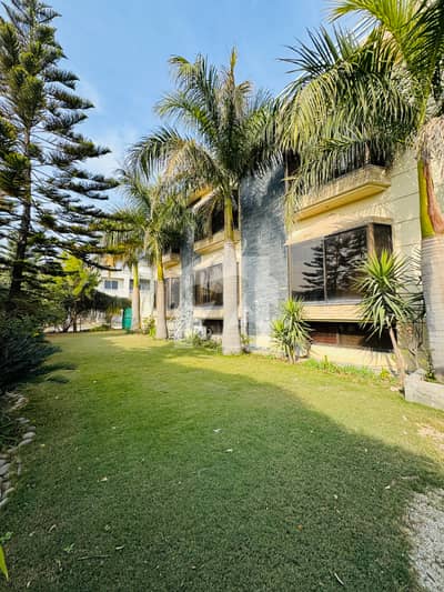 14 Marla Corner House with Extra Land for Rent