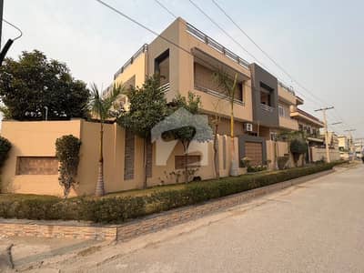 1 kanal Beautiful house available for sale