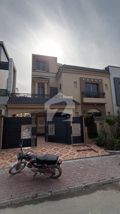 10 Marla Fully Furnished House Soller Installed For Rent In Bahria Town Lahore.