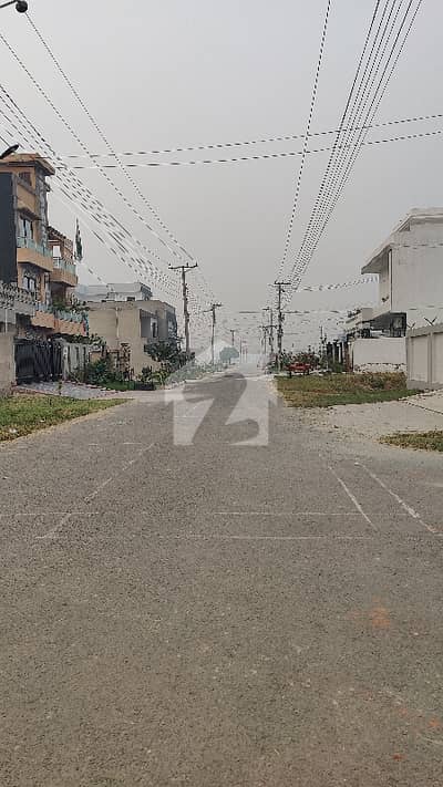 10 Marla Plot For Sale