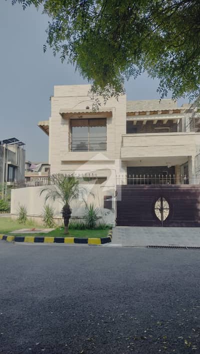 پیس وُوڈلینڈز بیدیاں روڈ,لاہور میں 3 کمروں کا 10 مرلہ مکان 3.1 کروڑ میں برائے فروخت۔