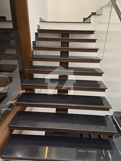 IRFAN MEMON OFFERS 500 YARDS BRANDNEW BANGLOW FOR SALE AT PHASE 8