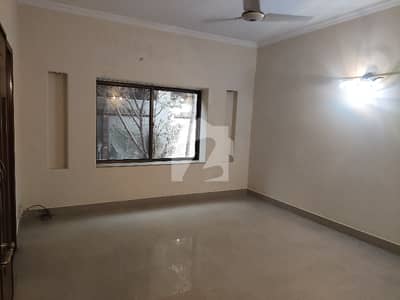 2 KANAL HOUSE AVAILABLE FOR RENT FOR OFFICE