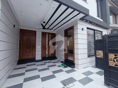 10 MARLA SLIT ELY USED LOWER PORTION FOR RENT IN WAPDA TOWN