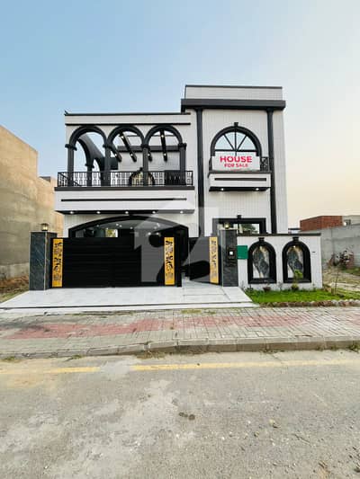 بحریہ آرچرڈ فیز 1 ۔ سدرن بحریہ آرچرڈ فیز 1,بحریہ آرچرڈ,لاہور میں 5 کمروں کا 8 مرلہ مکان 2.65 کروڑ میں برائے فروخت۔
