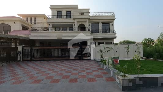 جی ۔ 13/2 جی ۔ 13,اسلام آباد میں 10 کمروں کا 1 کنال مکان 16.5 کروڑ میں برائے فروخت۔