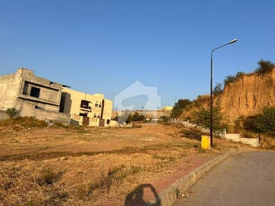 Extra Land Paid Kanal Plot In Bahria Hamlet