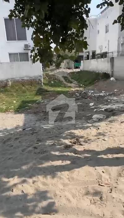 Plot No Near 926 Top Location Close to Park