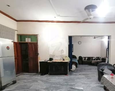 گارڈن ٹاؤن لاہور میں 4 کمروں کا 2 کنال بالائی پورشن 1.75 لاکھ میں کرایہ پر دستیاب ہے۔