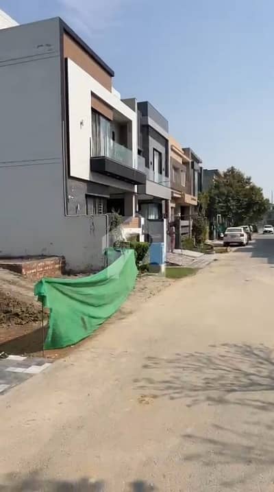 Plot No Near 877 Surrounding Houses Near Park Top Location