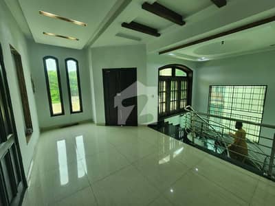 1 KANAL HOUSE AVAILABLE FOR RENT
