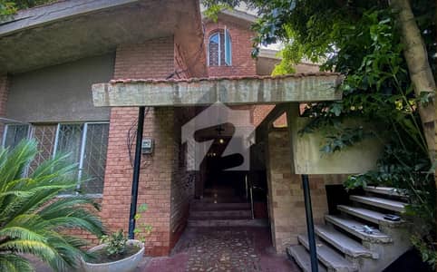 46 Marla Old Corner House In St Johns Park Mehran Khan Road Main Lahore Cantt