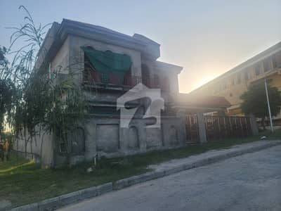 بحریہ ٹاؤن فیز 7 بحریہ ٹاؤن راولپنڈی,راولپنڈی میں 5 کمروں کا 1 کنال مکان 5.75 کروڑ میں برائے فروخت۔