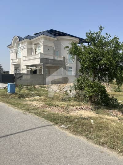 INVESTOR RATE 1 KANAL PLOT AT VERY GOOD LOCATION FOR SALE INVESTOR RATE 1 KANAL PLOT AT VERY GOOD LOCATION FOR SALE