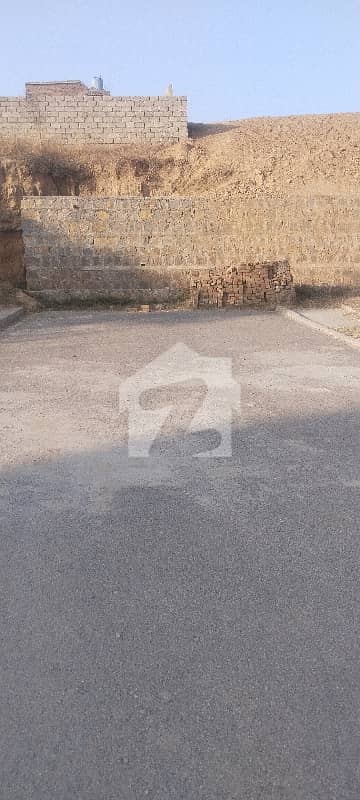 10 Marla 60 Feet Road Corner Plot